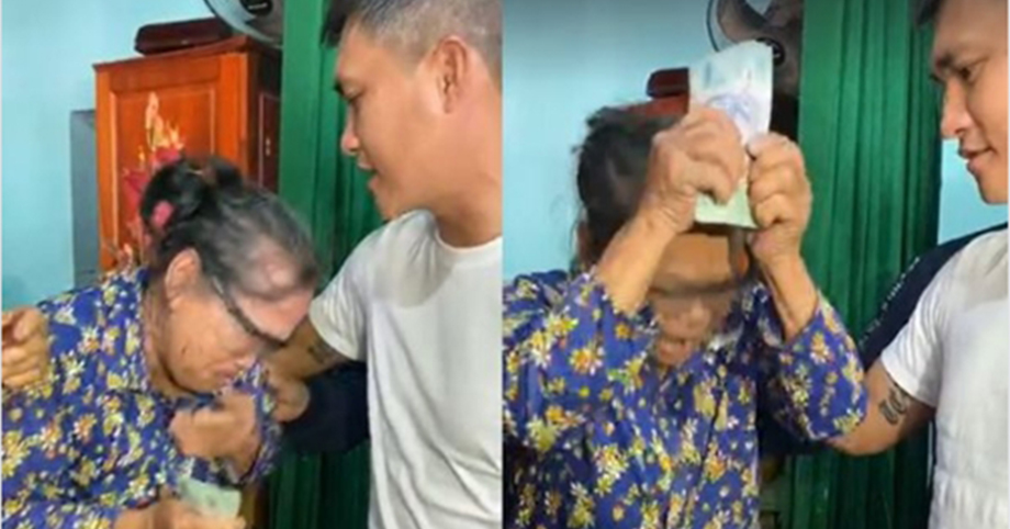 Bà cụ bật khóc nức nở, chắp tay cảm ơn khi được Thủy Tiên – Công Vinh trao tiền hỗ trợ