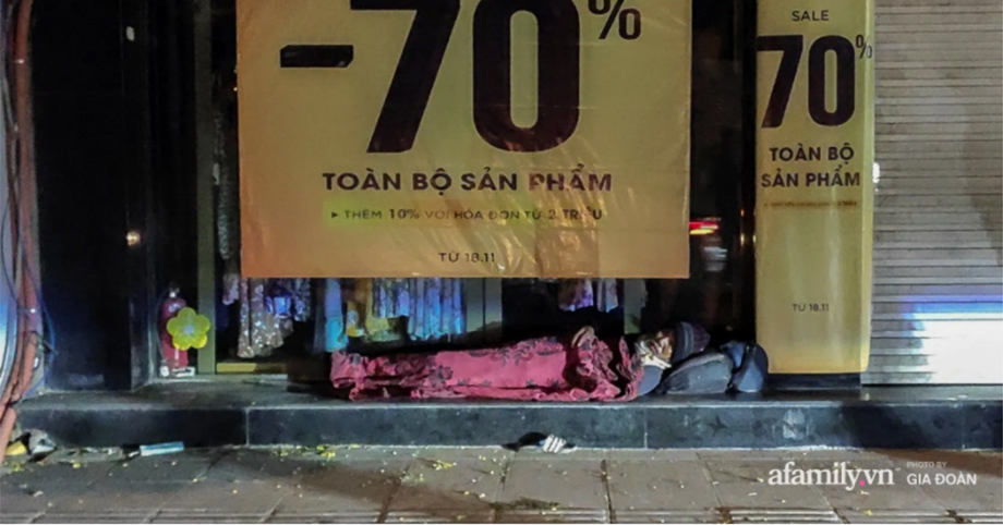 Phận đời vô gia cư đằm mình trong cái lạnh thấu xương đêm Hà Nội: ‘Người ta có nhà để về, có con cháu quây quần, tôi mấy chục năm lang thang ngoài đường rồi cũng quen’