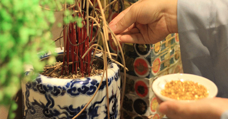 Cuối năm rút chân hương làm đúng những bước này giúp gia chủ hút tài lộc, năm mới thăng hoa không ai sánh bằng