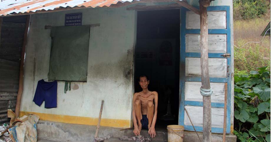 Thương người đàn ông gầy nhất vùng trong ngôi nhà 4 mảnh đời nghèo bền vững