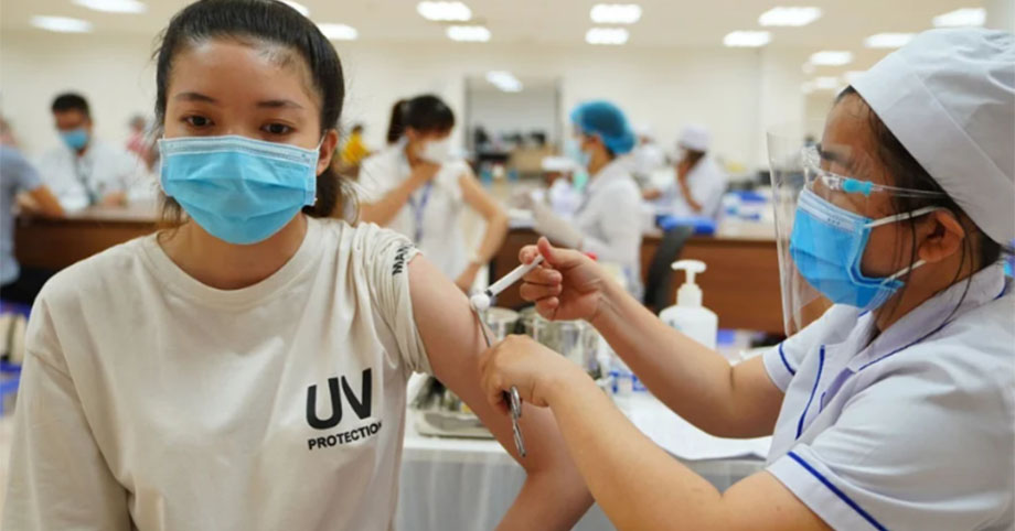 Tiêm vắc-xin Covid xong: Có 3 thứ nên ăn và 2 món phải kiêng để tăng đề kháng, hạn chế tác dụng phụ