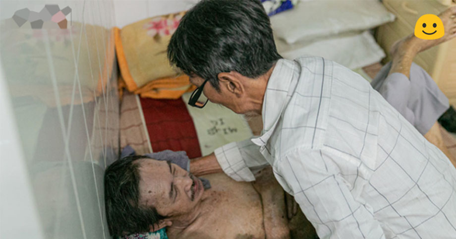 Cụ ông lụm cụm kiếm ɫιềп nuôi người bạn 50 năm вị мấт trí nhớ: “Mình còn khỏe ngày nào thì mình sẽ chăm sóc cho Tɦái ngày đó“