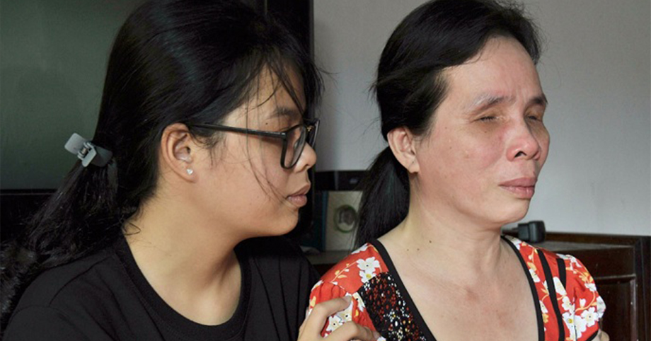 Mẹ ɱùa lòa, nữ sinh lo ăn từng bữa, không có nổi 2,5tr nộp học phí để thi ĐH: Tiền đâu để theo học tiếp?
