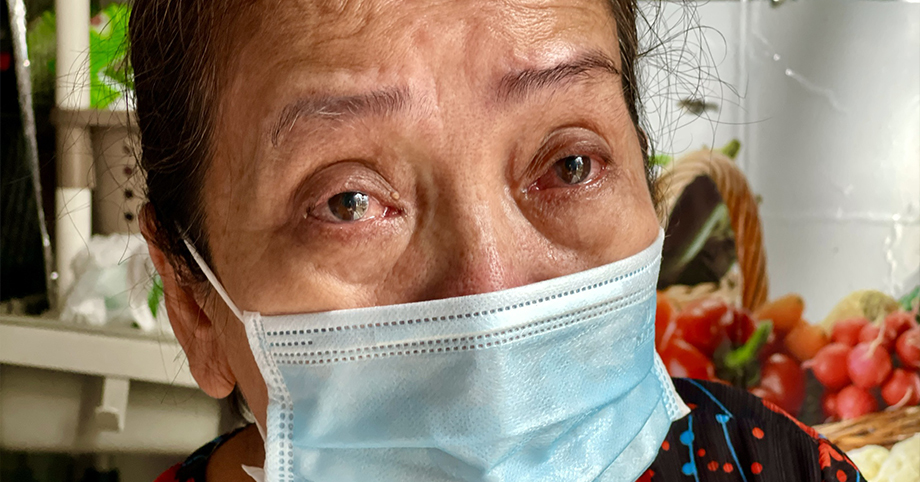 ‘Mắc kẹt’ Sài Gòn thời Covid-19: Lương 2 triệu nuôi 4 miệng ăn, đi vay lãi cũng bị… chê