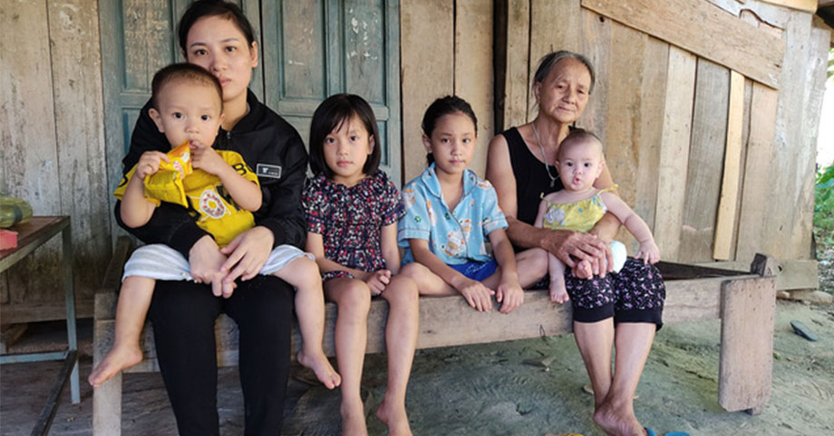 4 đứa nhỏ nheo nhóc cầu xin sự sống cho người mẹ mắc bệnh hiểm nghèo