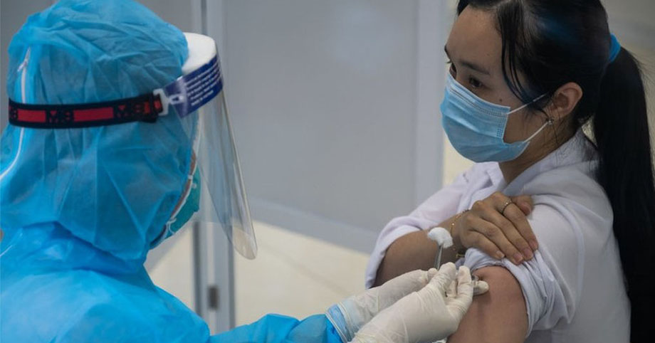 Đừng ai bỏ mũi tiêm vắc xin nCoV thứ 2: Nghiên cứu nguy cơ qua đời ở người tiêm 1 mũi khác hẳn