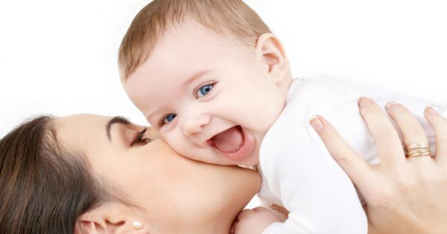 9 dấu hiệu nhỏ nhưng chứng tỏ trẻ sơ sinh rất yêu mẹ