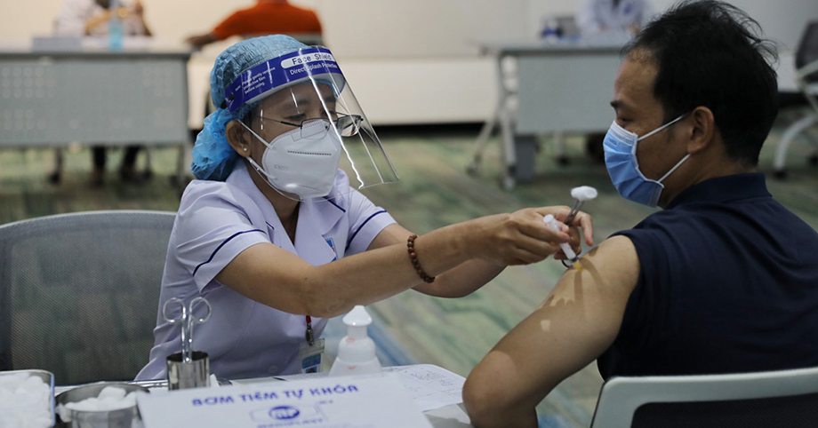 Phát hiện mới về thời điểm hiệu quả vắc xin ngừa Covid-19 giảm về 0: Kết quả với AztraZeneca, Pfizer và Moderna