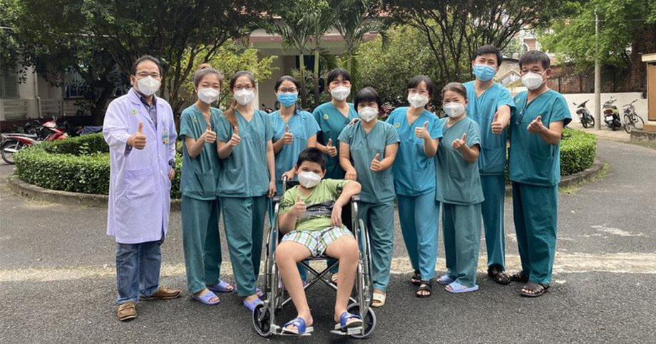 Cứu sống thành công hai bệnh nhi mắc COVID-19 nguy kịch: ‘Thấy cháu trở nặng nhanh, tôi tưởng đã sắp mất con rồi’