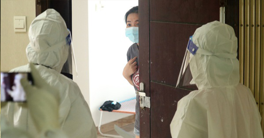 BS Trương Hữu Khanh giải thích vì sao một số người sống cùng F0 mà không bị lây: Có thể nhiễm rồi tự khỏi
