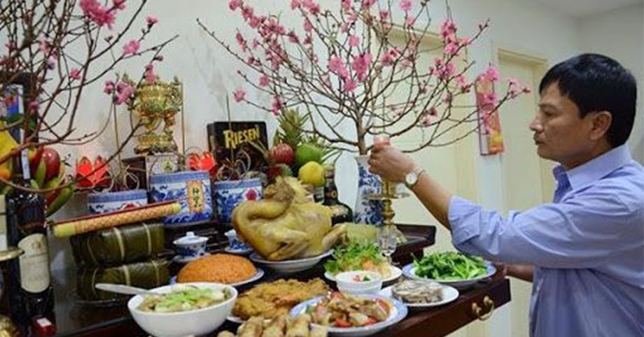 Trong nhà ai là người nên cúng giao thừa để cả năm may mắn, mang lộc về cho gia đình