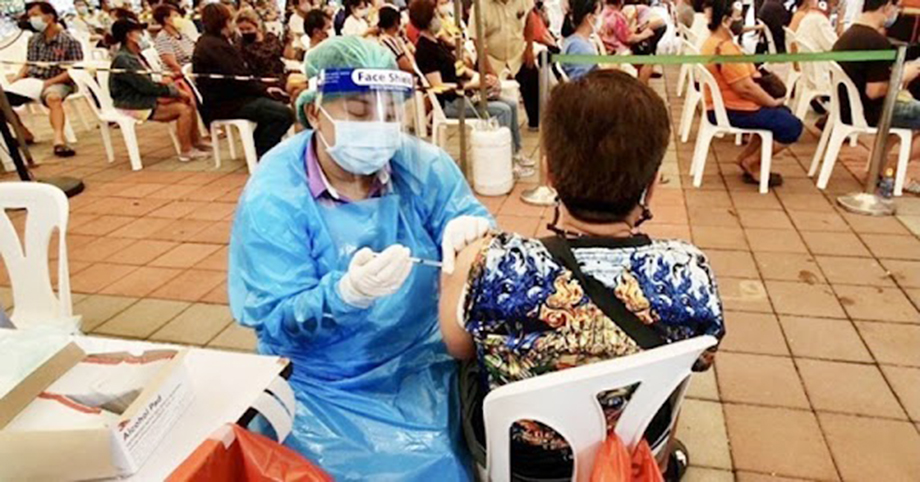 Hiệu lực ‘đáng nể’ khi tiêm mũi 3 là Pfizer sau 2 mũi Astra: Cho mọi người khỏi thắc mắc nhé