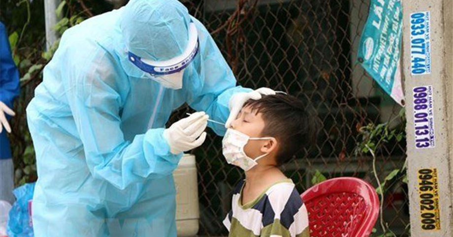 Trẻ nhiễm chủng Omicron khi nào thì cần tới bệnh viện: BS Trương Hữu Khanh giải thích