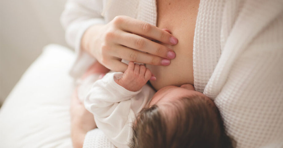 5 cách giúp mẹ không còn mất sữa sau sinh, sữa về ào ào, bé bú no nê