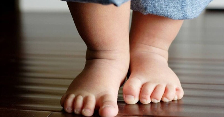 Trẻ chân to sẽ có chiều cao hoàn hảo? Mối quan hệ giữa kích thước bàn chân và chiều cao của bé