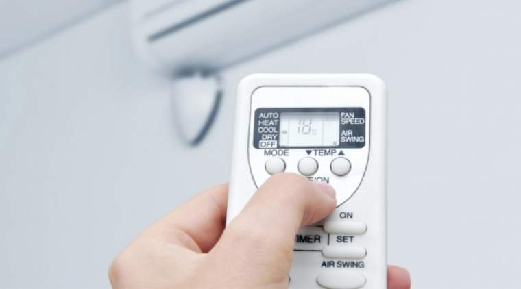 Trên điều khiển điều hòa có một nút nhỏ quan trọng, biết sử dụng sẽ giảm cả triệu tiền điện