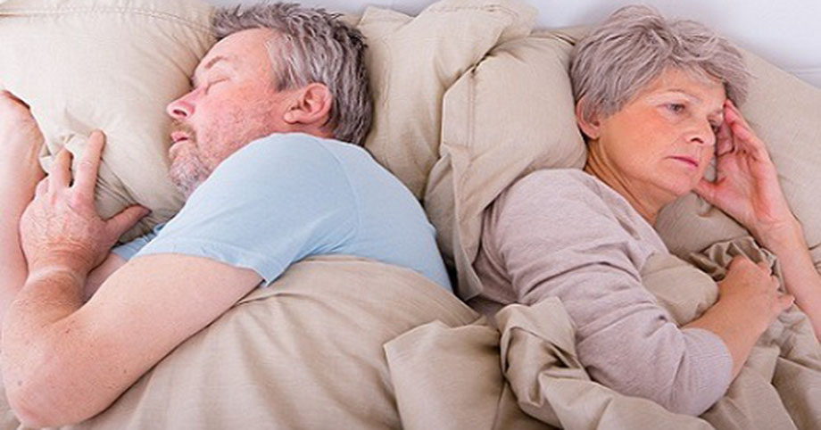 Vì sao tới tuổi trung niên vợ chồng thường hay ngủ riêng? Lý do giờ mới biết
