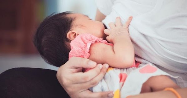 5 dấu hiệu sữa mẹ thiếu hụt dinh dưỡng, ảnh hưởng đến sự phát triển của bé