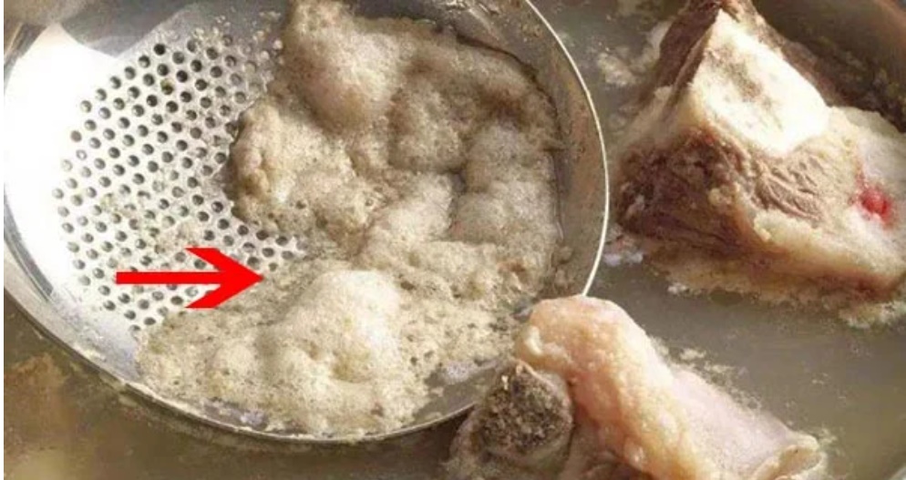 Sự thật về phần bọt trắng trong nước hầm xương mà rất nhiều người vẫn đang hiểu lầm