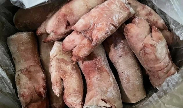 Hà Nội: Phát hiện kho chứa 90 tấn móng giò, chân gà, thủ lợn đông lạnh quá hạn sử dụng 2 năm