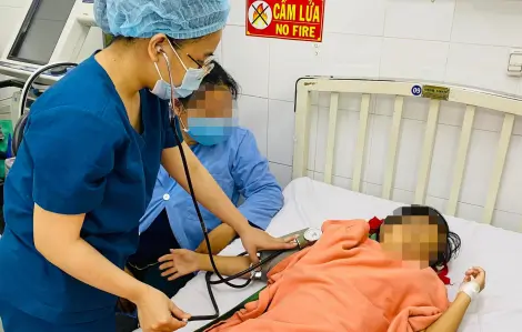 Bé gái 4 tuổi nhiễm cúm gia cầm ở Phú Thọ đang 𝐧𝐠𝐮𝐲 𝐤ị𝐜𝐡