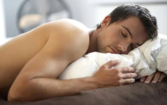 Đàn ông ngủ mà không mặc ‘quần nhỏ’, cơ thể có thể gặt hái 3 ‘lợi ích’ lớn