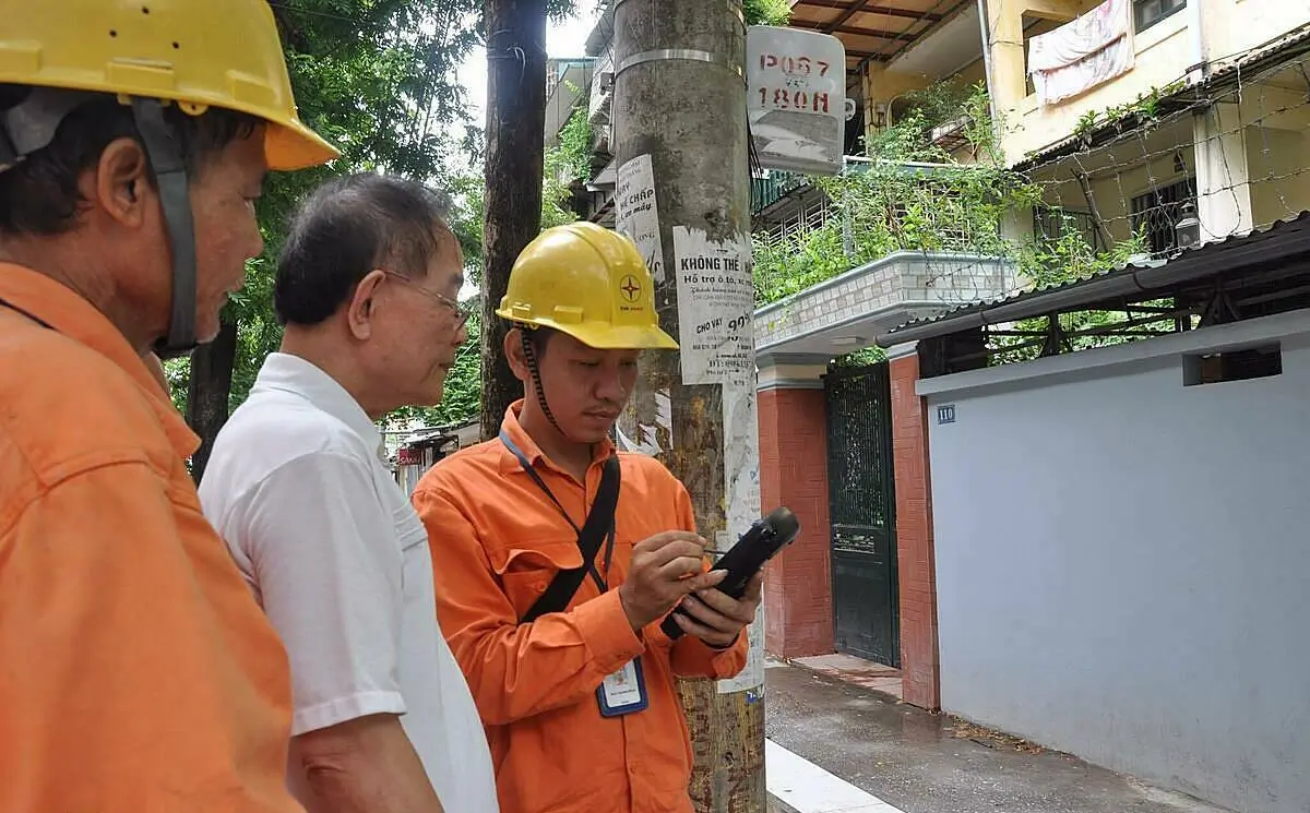 Sinh viên, người lao động thuê trọ chỉ phải trả tối đa 2.014 đồng cho 1 số điện, nếu bị thu đắt hơn hãy gọi ngay đường dây nóng